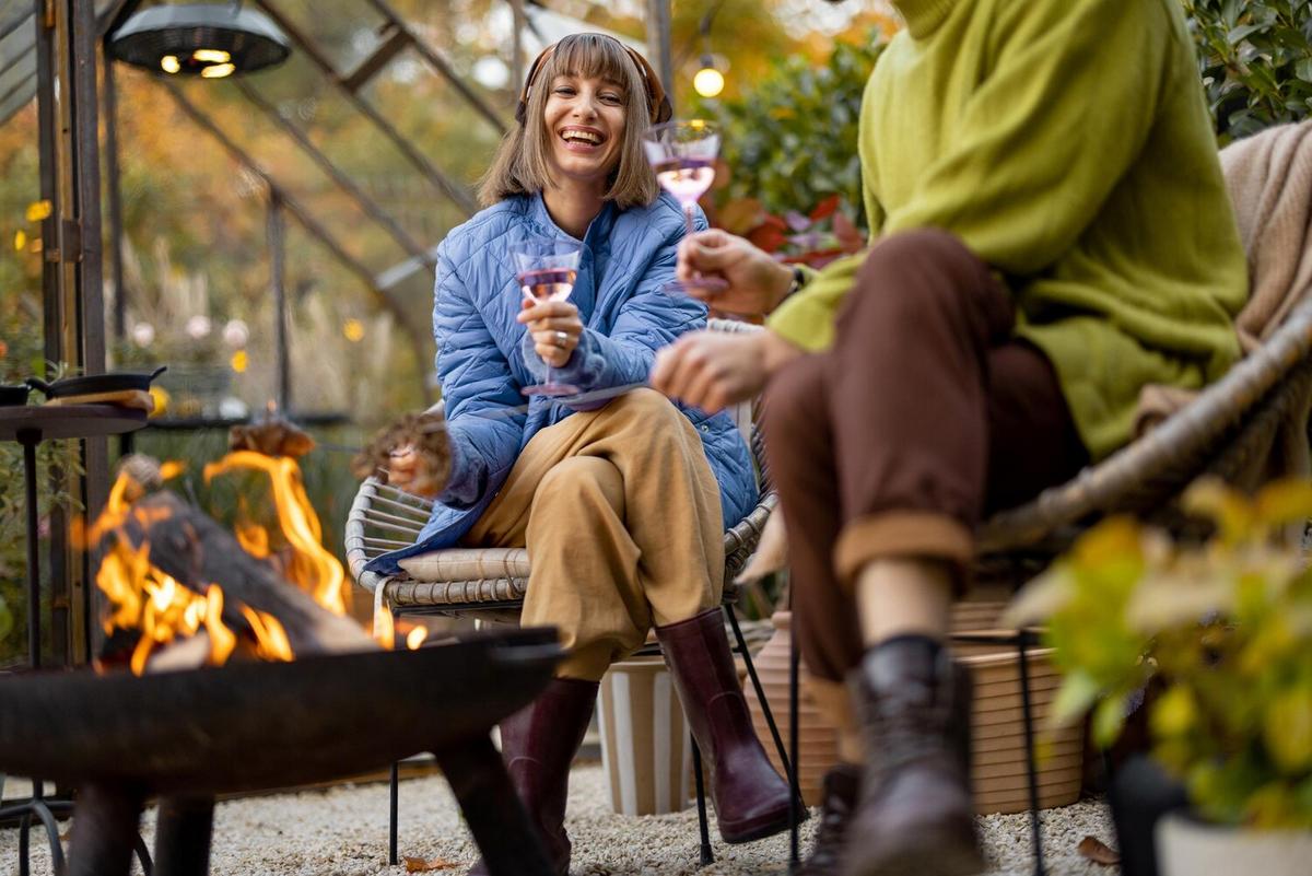 Building a DIY Fire Pit for Cozy Backyard Gatherings
