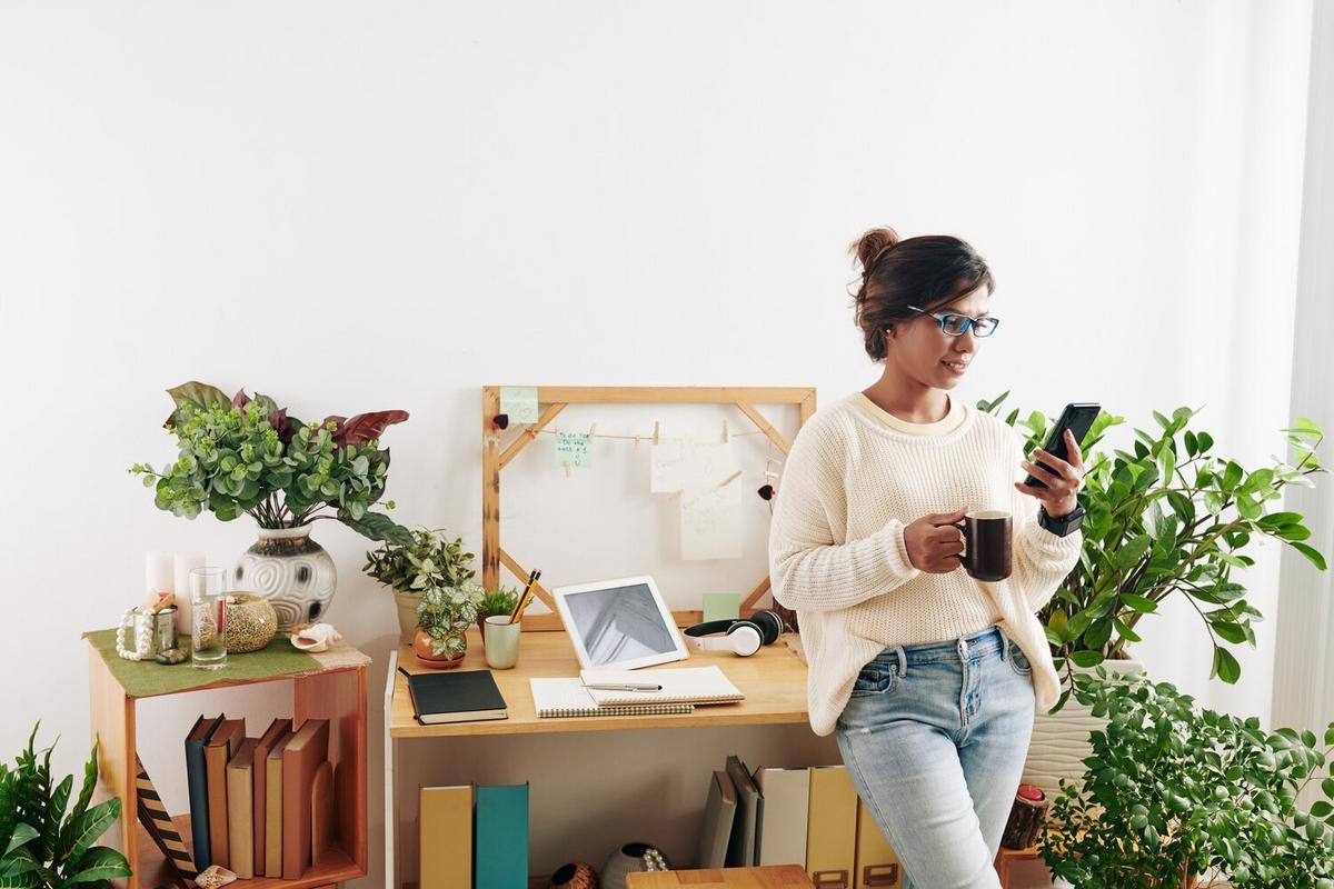 How to Create a Stylish Home Office with DIY Decor